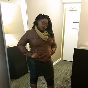 Meet your Posher, Joneque